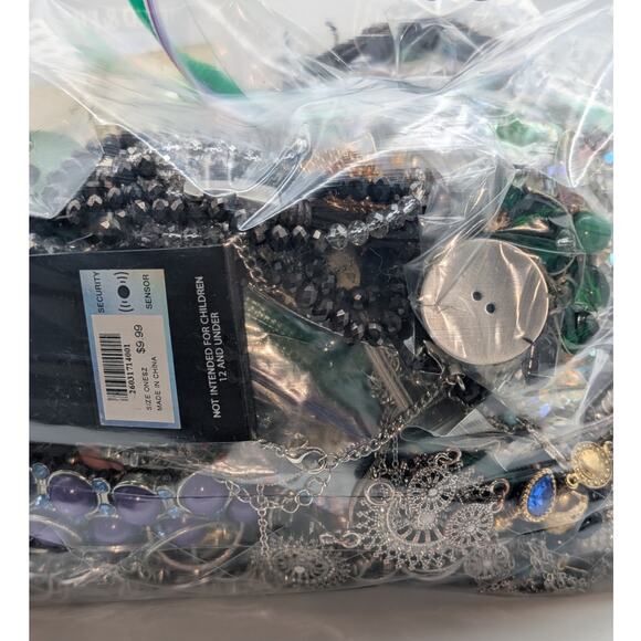 Jewelry Lot Ines Repurpose Bag Over 4 Pounds Beads & Possible Wearable Pieces - Picture 5 of 7